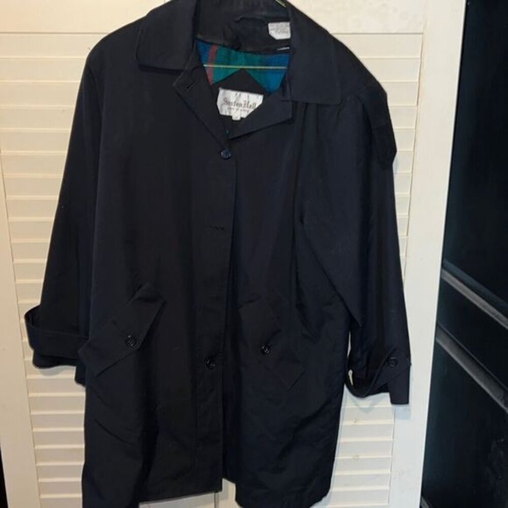 Women’s large petite vintage trench coat w/zip out lining by Saxton Hall